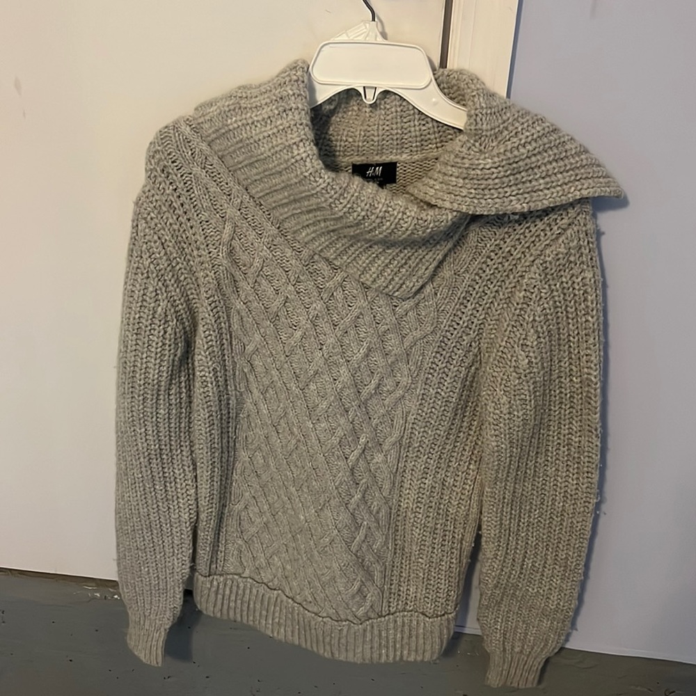 Grey big turtleneck knitted sweater!
